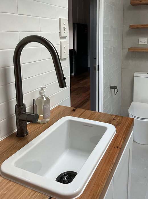 Turner Hastings Cuisine 30 x 46 Non-Overflow Sink - Gloss White